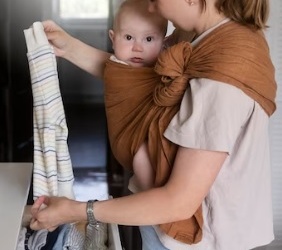 Como dobrar roupa de bebê?